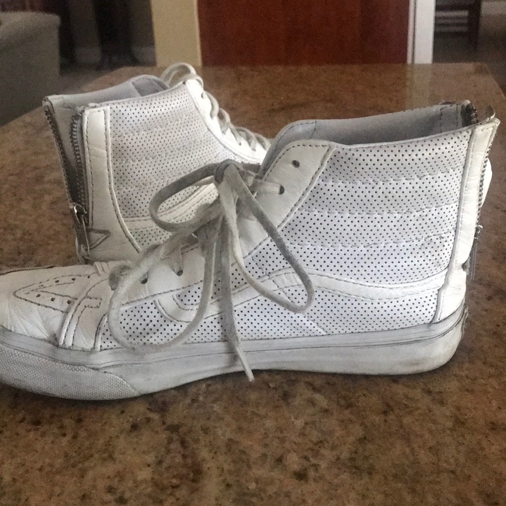 “SK8-Hi” Slim Leather Vans